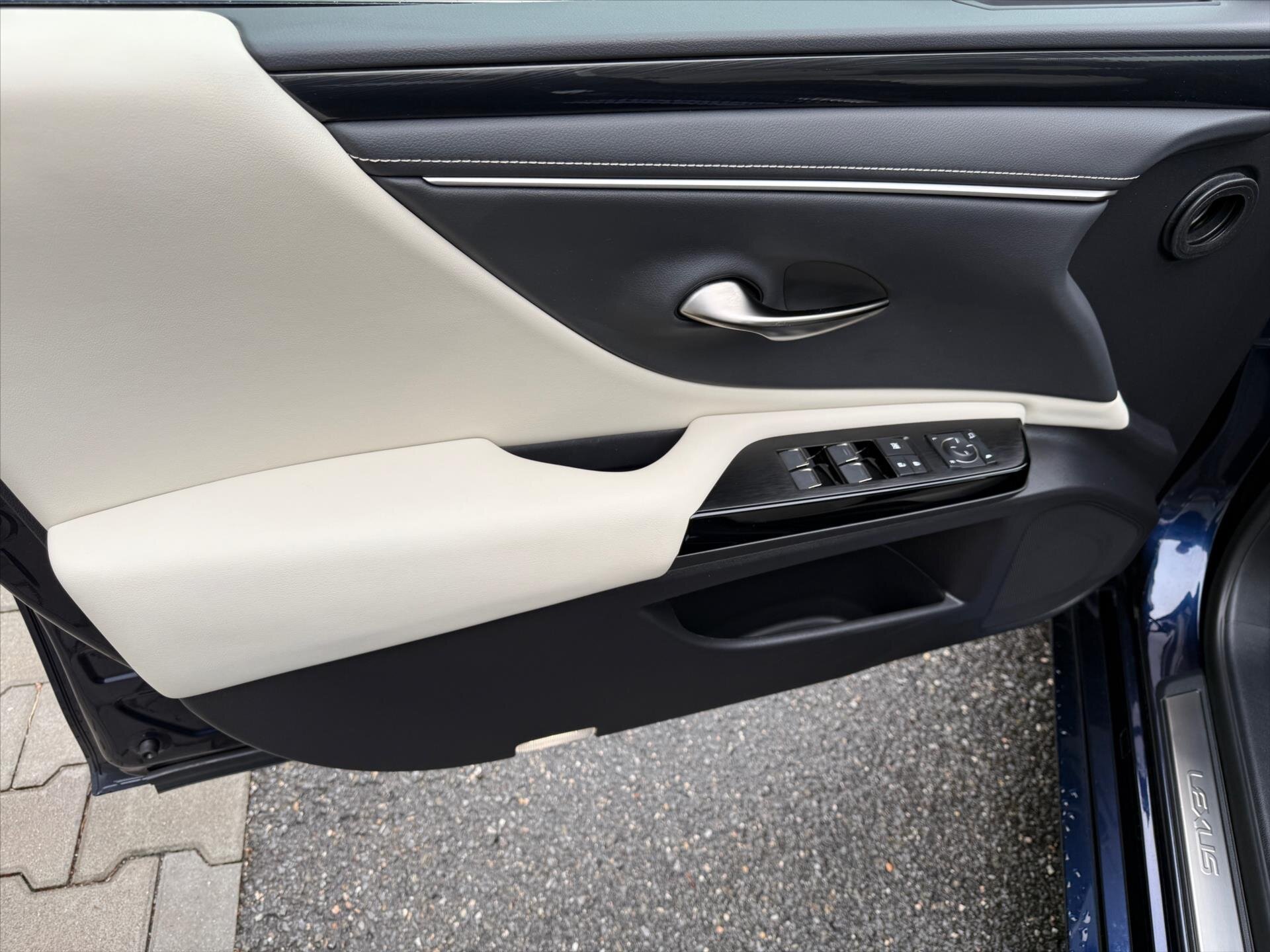 Lexus ES 300h Sedan 2,5 l 131 kw