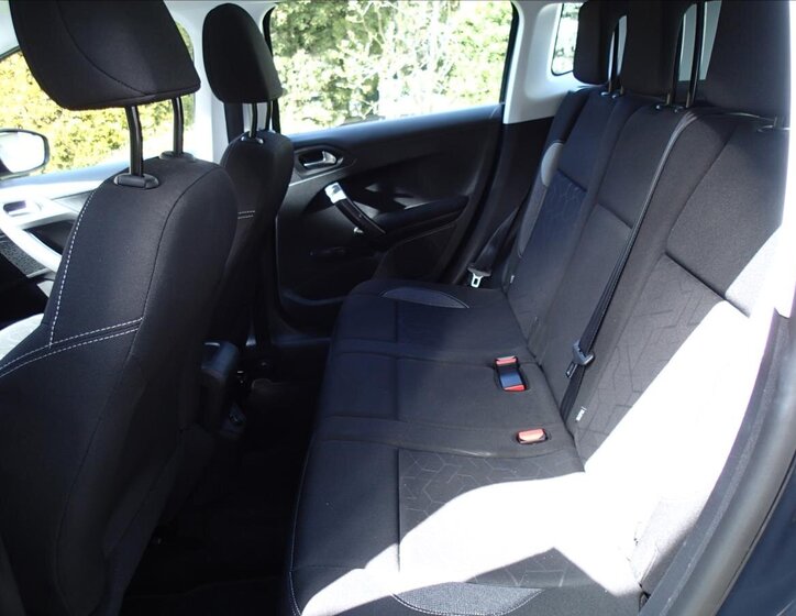 Peugeot 2008 Kombi 1,2 l 61 kw