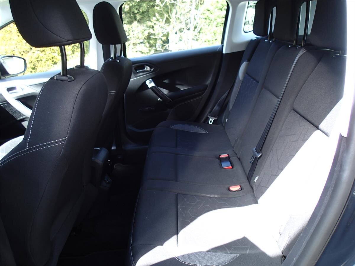 Peugeot 2008 Kombi 1,2 l 61 kw