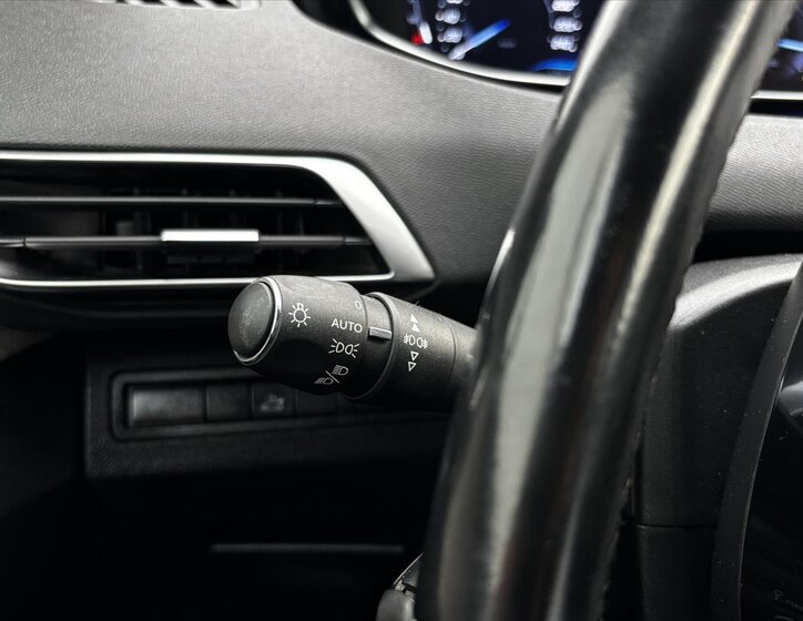 Peugeot 5008 SUV 2,0 l 130 kw