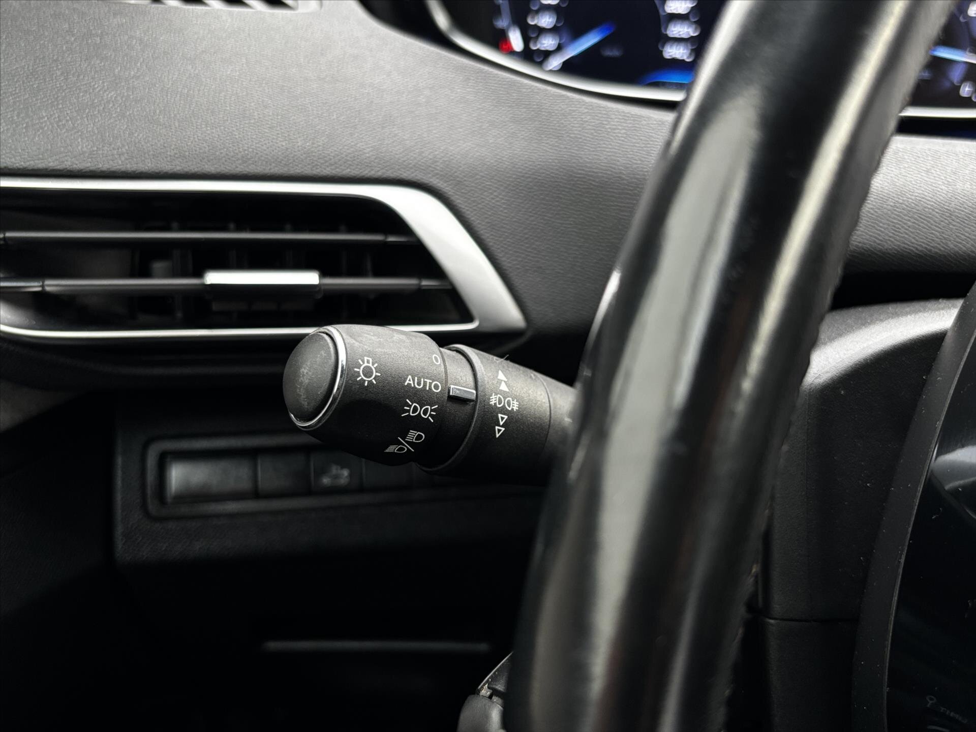 Peugeot 5008 SUV 2,0 l 130 kw