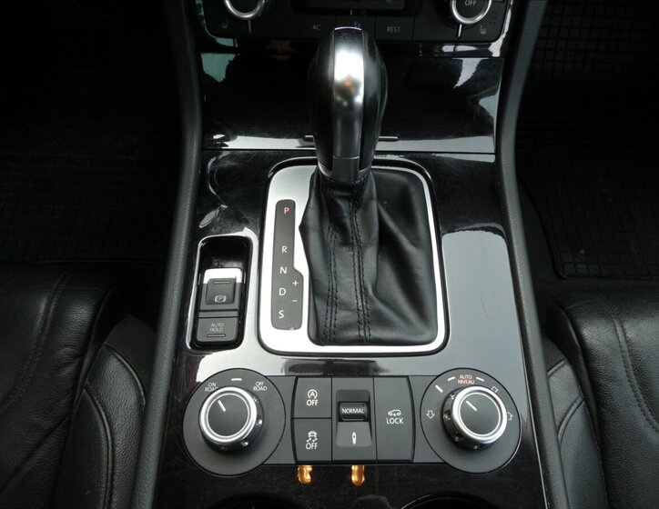 Volkswagen Touareg SUV / Terénní 3,0 l 180 kw