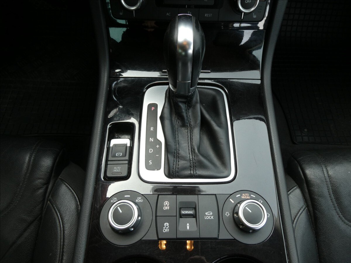 Volkswagen Touareg SUV / Terénní 3,0 l 180 kw