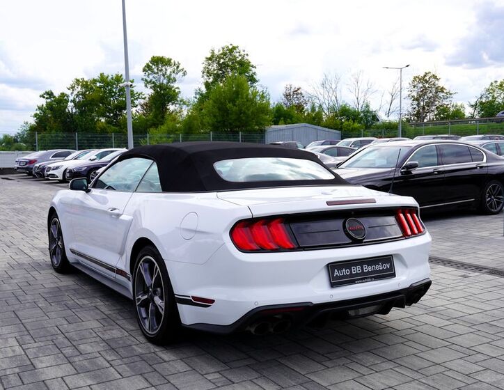 Ford Mustang 4