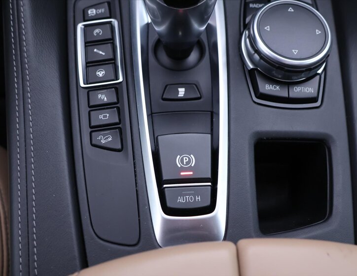 BMW X5 SUV / Terénní 4,4 l 423 kw