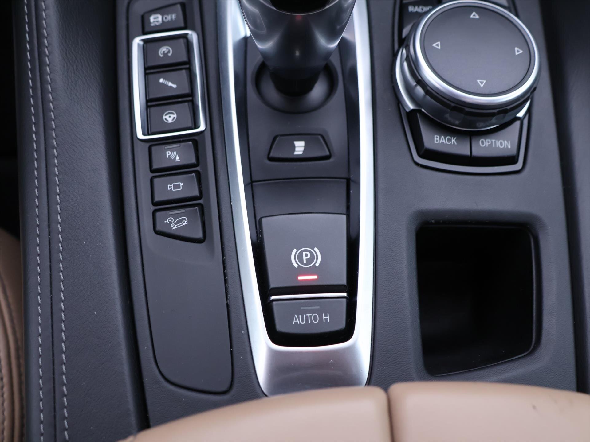 BMW X5 SUV / Terénní 4,4 l 423 kw