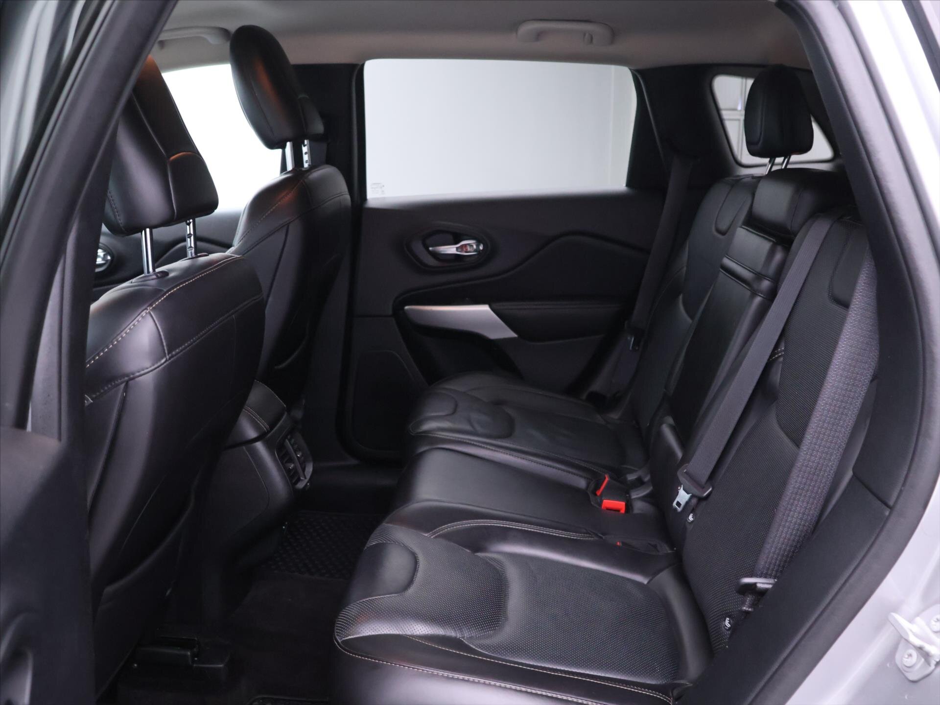 Jeep Cherokee SUV / Terénní 2,2 l 147 kw