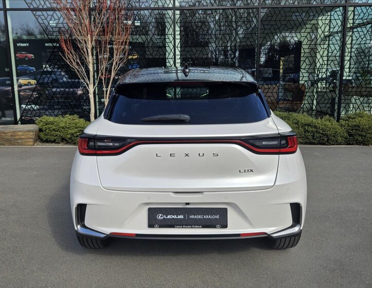 Lexus LBX SUV / Terénní 1,5 l 100 kw