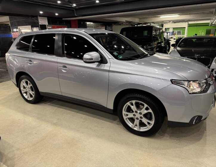 Mitsubishi Outlander SUV / Terénní 2,0 l 110 kw