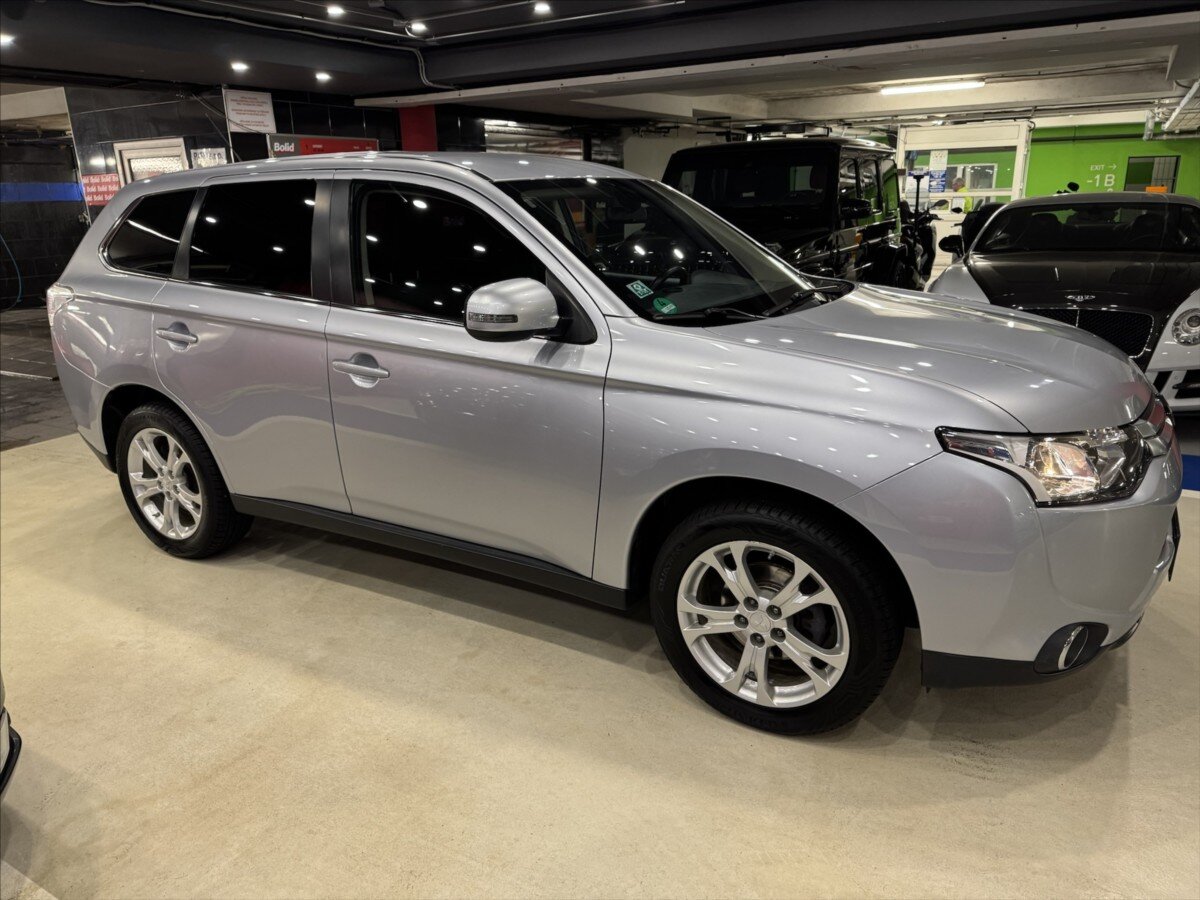 Mitsubishi Outlander SUV / Terénní 2,0 l 110 kw