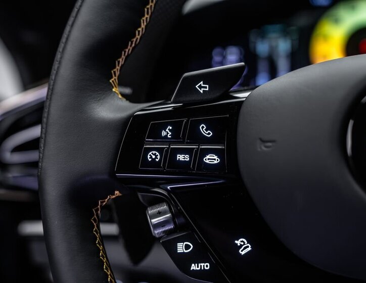 Ferrari Ostatní SUV / Terénní 6,5 l 529 kw