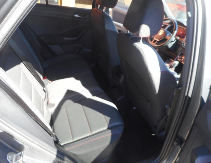 Volkswagen T-Roc SUV / Terénní 1,5 l 110 kw