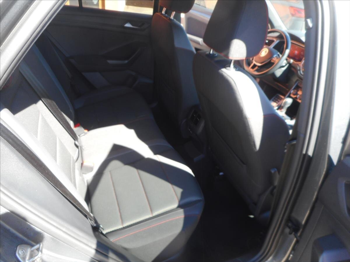 Volkswagen T-Roc SUV / Terénní 1,5 l 110 kw