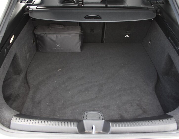 Mercedes-Benz CLA Kombi 1,3 l 193 kw