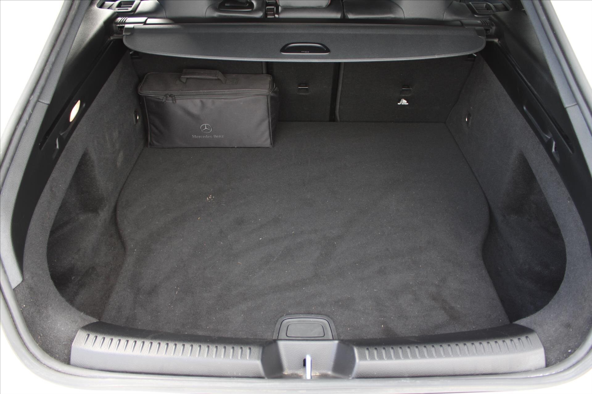 Mercedes-Benz CLA Kombi 1,3 l 193 kw