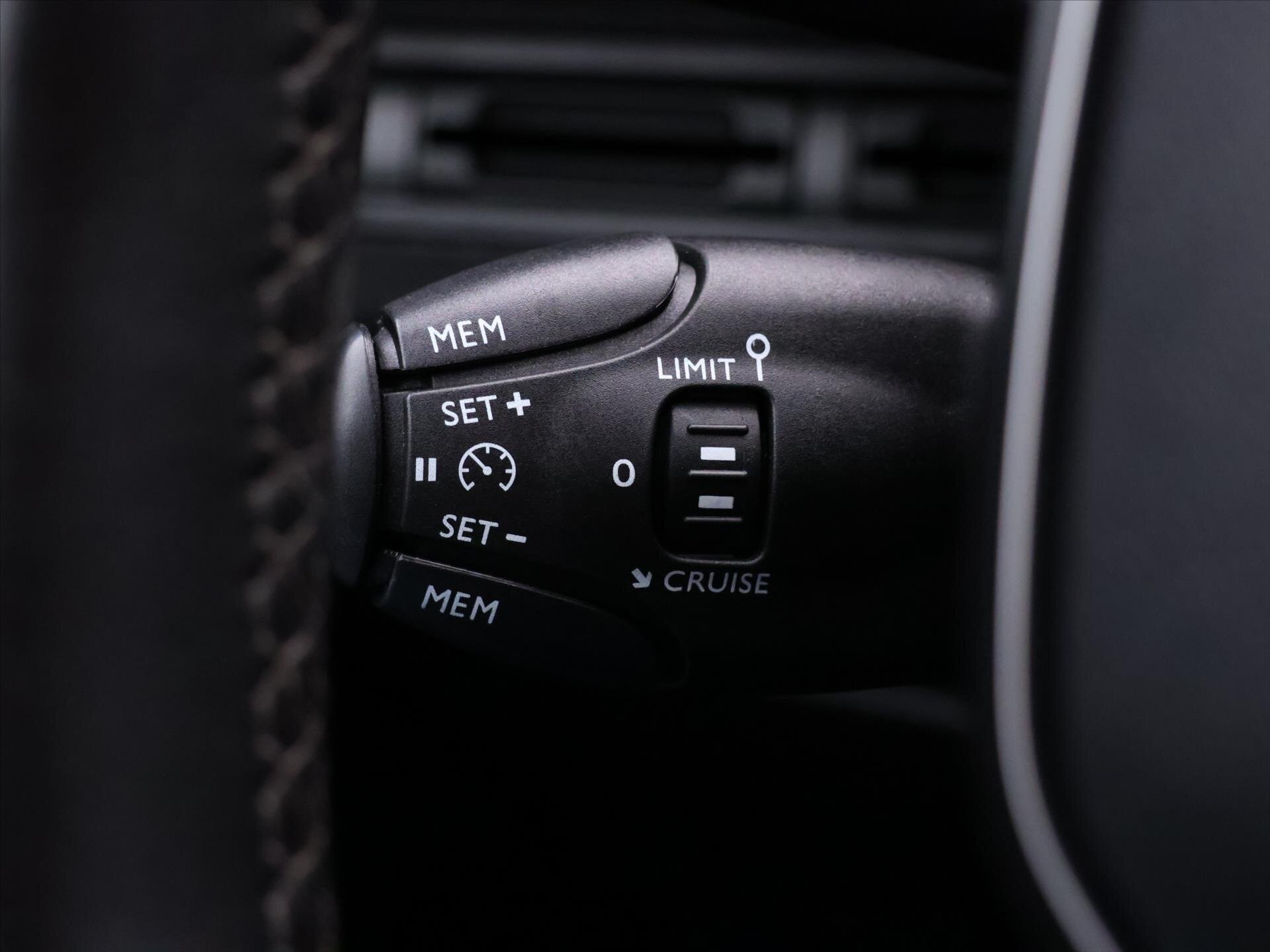 Peugeot 3008 SUV 1,2 l 96 kw