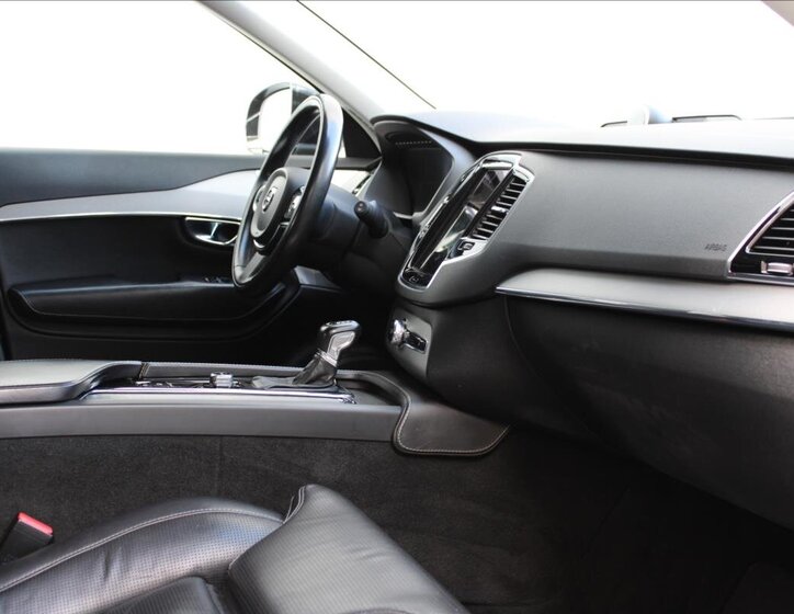 Volvo XC90 SUV / Terénní 2,0 l 165 kw