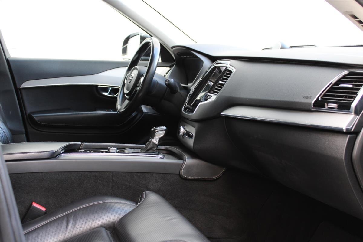 Volvo XC90 SUV / Terénní 2,0 l 165 kw