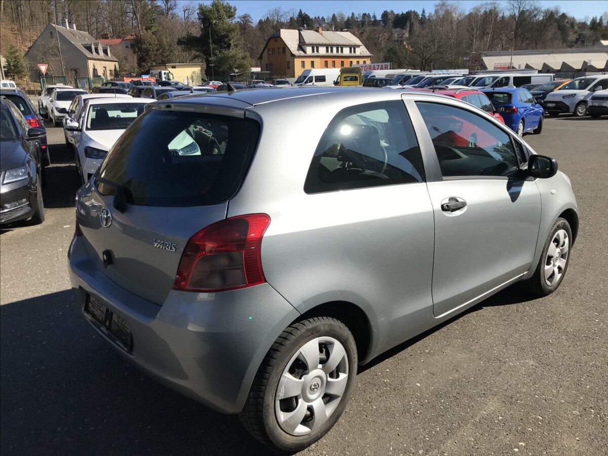 Toyota Yaris Hatchback 998,0 51 kw