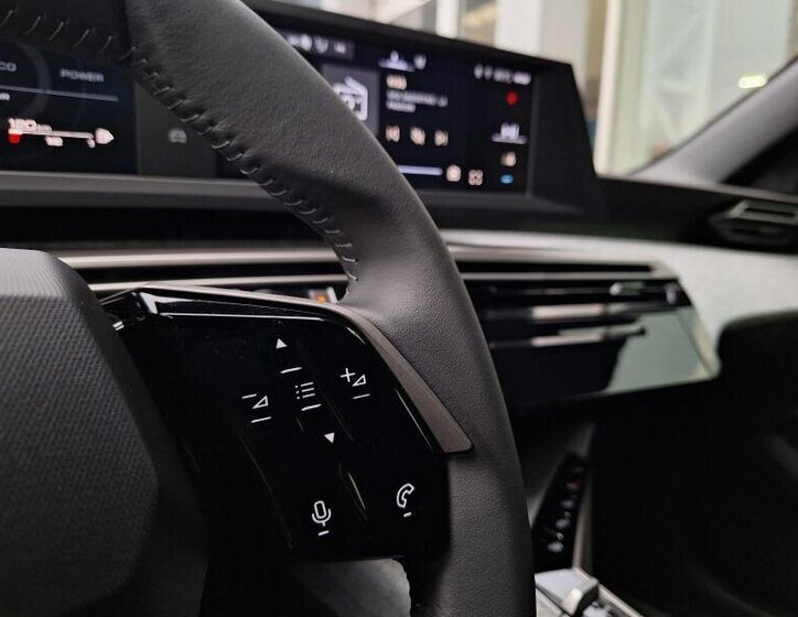 Peugeot 5008 SUV 1,2 l 107 kw