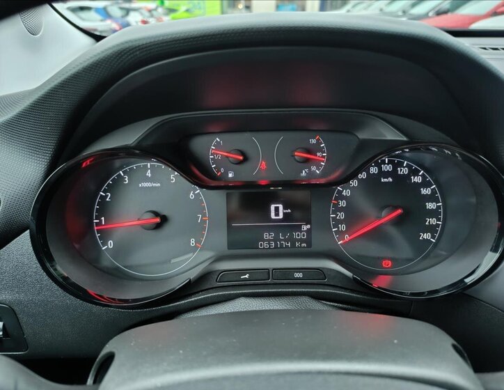 Opel Crossland X SUV 1,2 l 61 kw