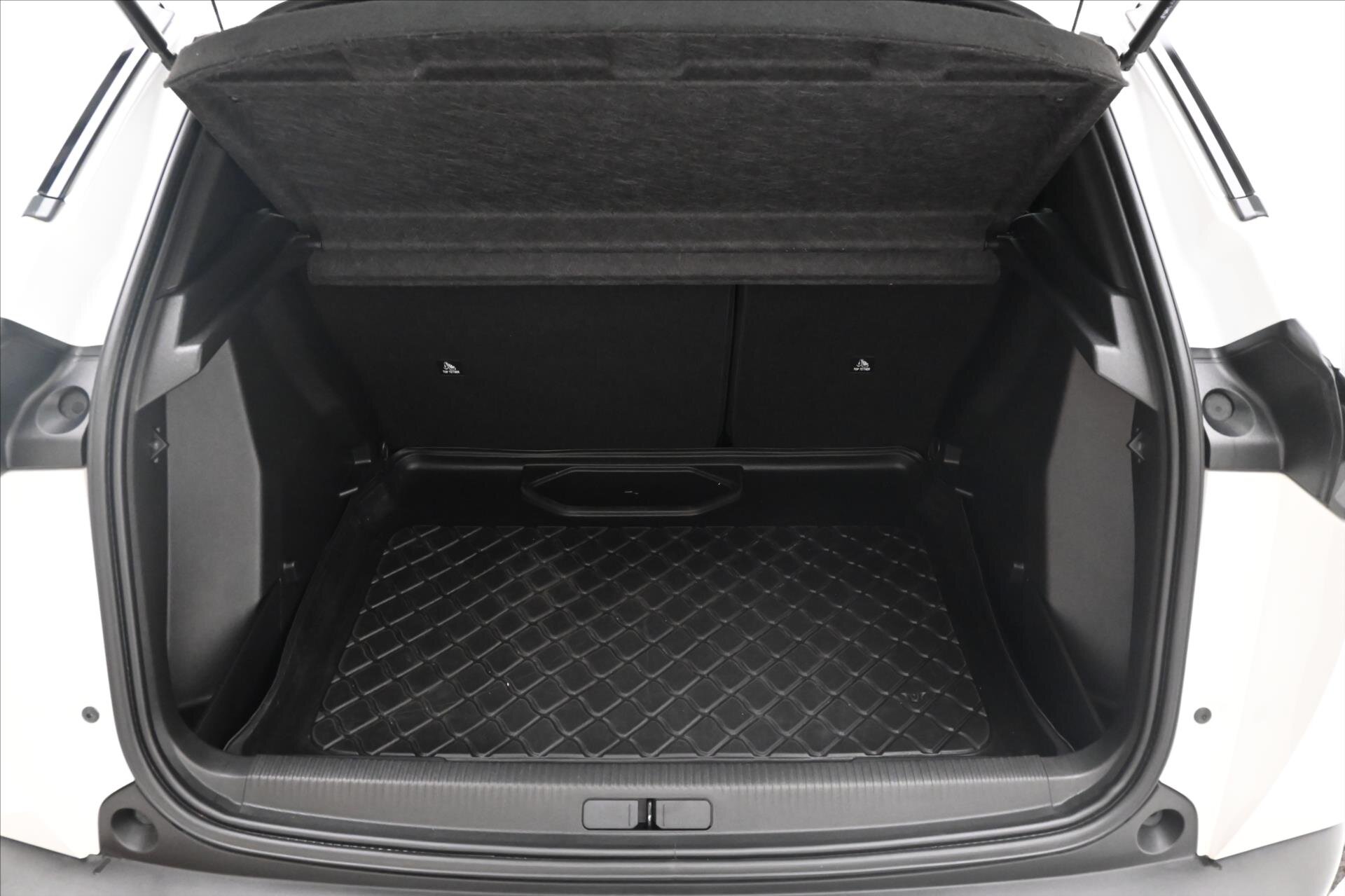 Peugeot 2008 SUV 1,5 l 81 kw