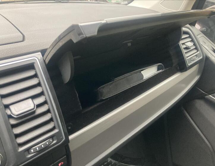 Volkswagen Multivan 14