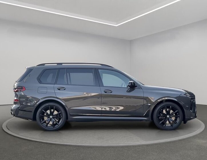 BMW X7 SUV / Terénní 4,4 l 390 kw