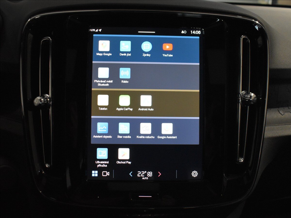 Volvo EX40 SUV / Terénní 0,0 185 kw