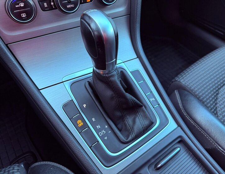 Volkswagen Golf Kombi 1,6 l 81 kw