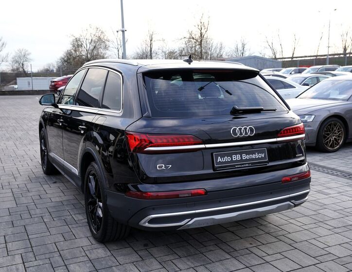 Audi Q7 4