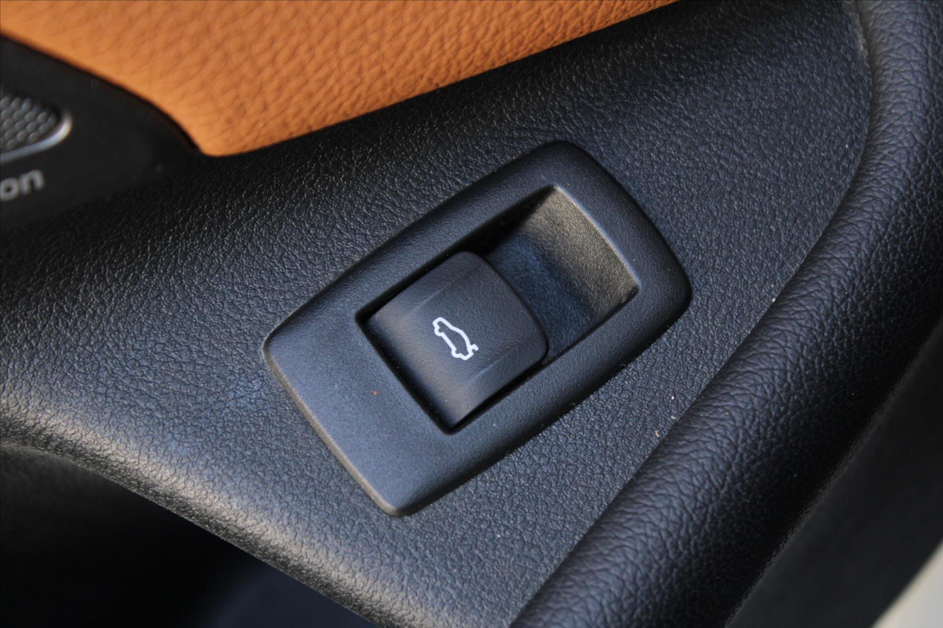 BMW Řada 5 Kombi 3,0 l 195 kw