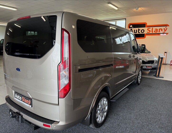 Ford Tourneo Custom 6