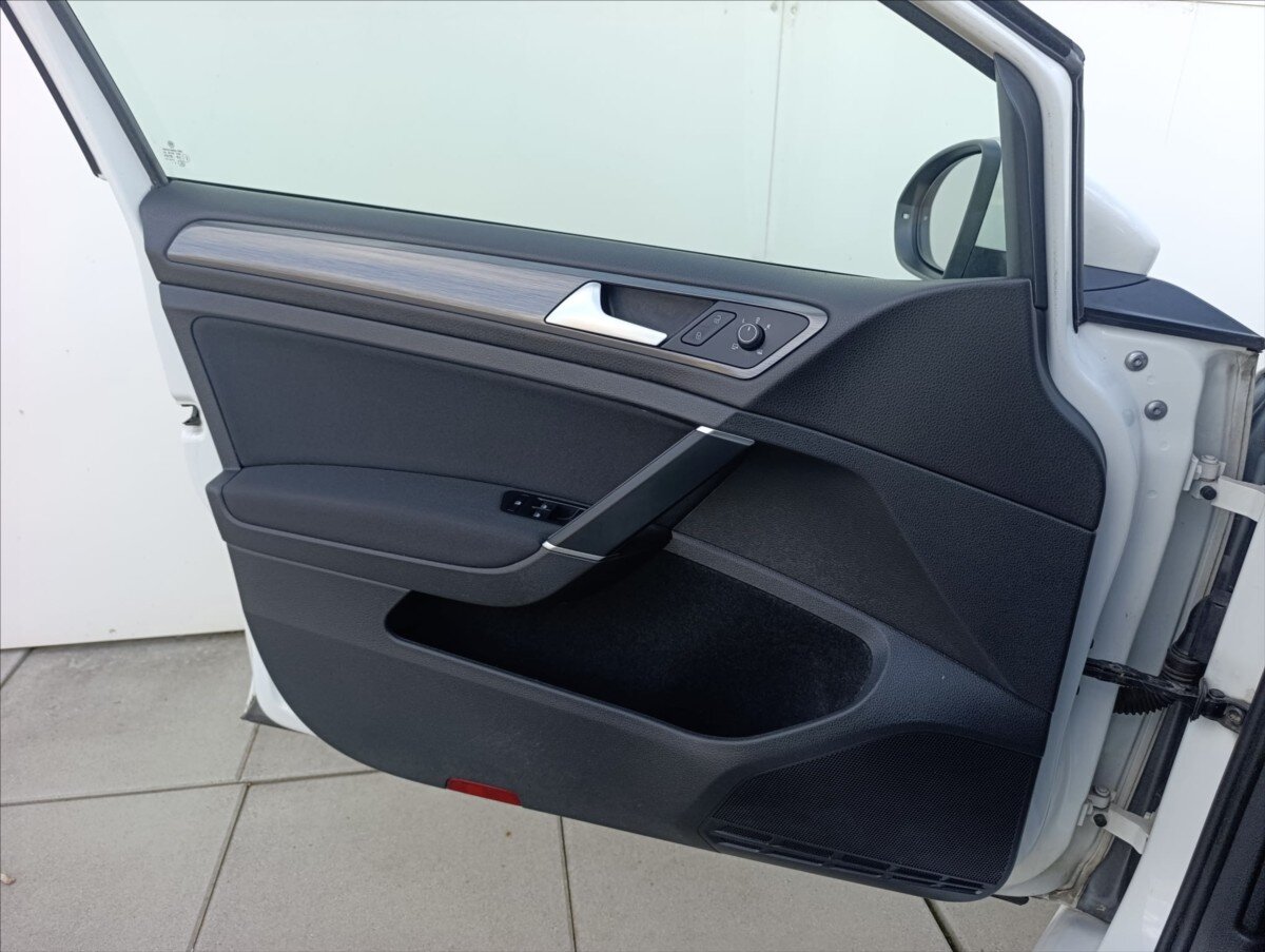 Volkswagen Golf Hatchback 1,5 l 96 kw