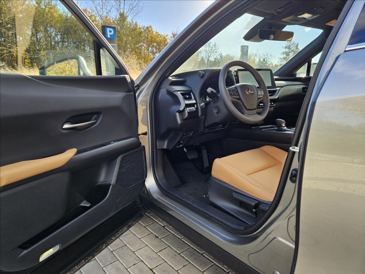 Lexus UX 300h Hatchback 2,0 l 146 kw