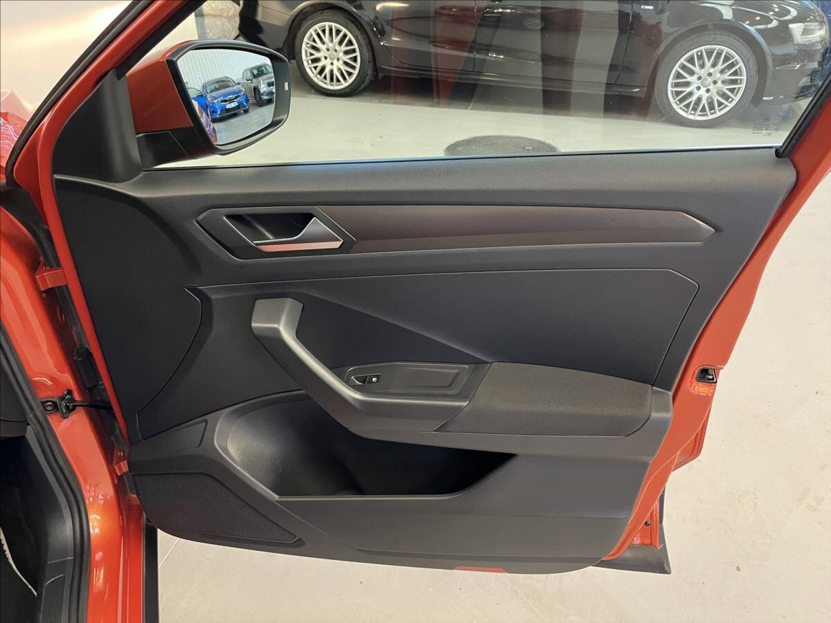 Volkswagen T-Roc SUV / Terénní 1,5 l 110 kw