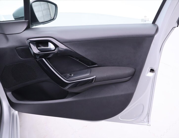 Peugeot 208 Hatchback 1,2 l 60 kw