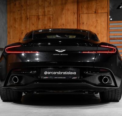 Aston Martin DB11 31