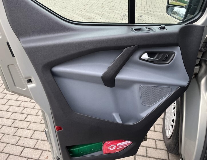 Ford Transit Custom 10