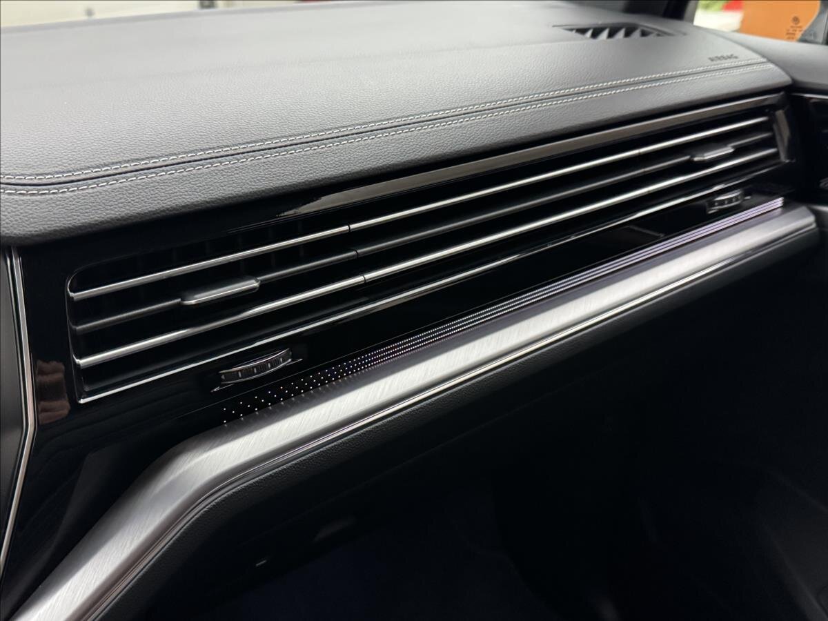 Volkswagen Touareg SUV / Terénní 3,0 l 210 kw