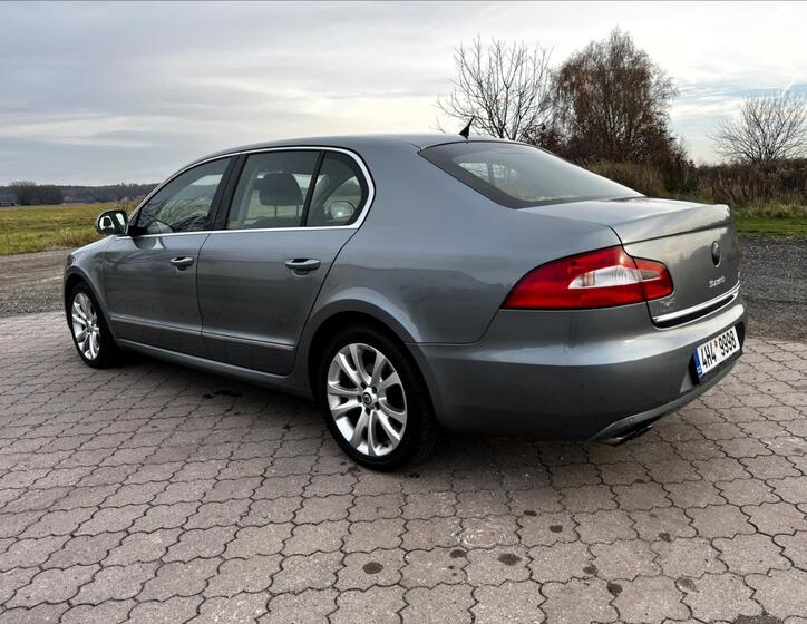 Škoda Superb 9