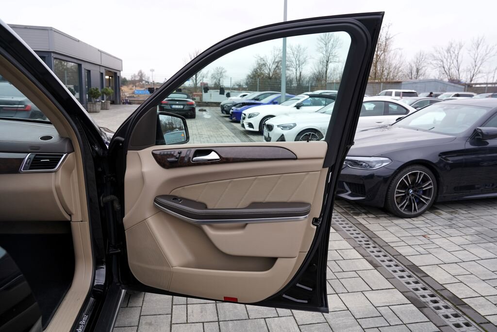 Mercedes-Benz GL SUV 4,7 l 320 kw