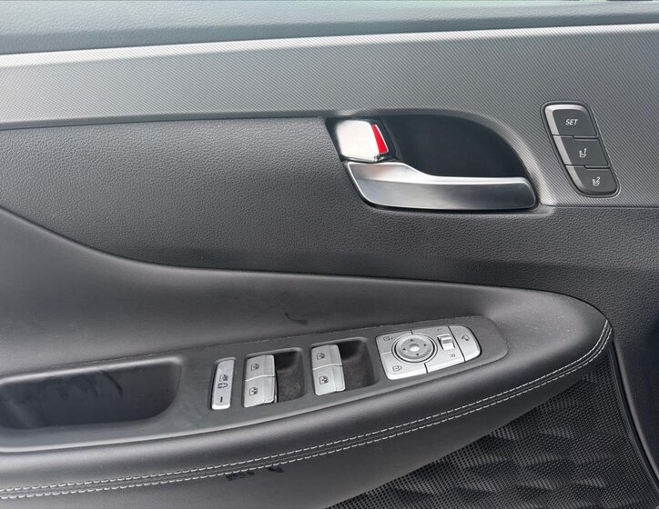 Hyundai Santa Fe SUV 1,6 l 195 kw