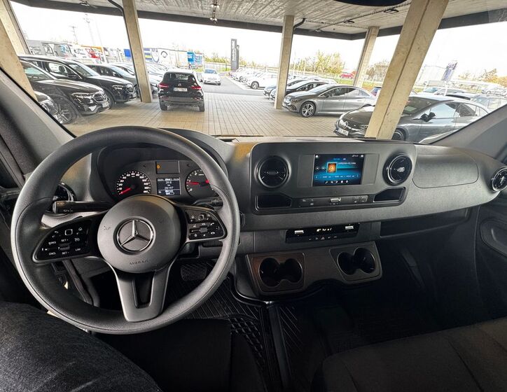 Mercedes-Benz Sprinter 9