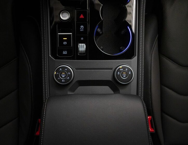 Volkswagen Touareg SUV / Terénní 3,0 l 210 kw