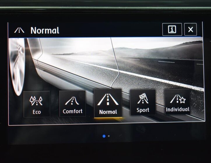 Volkswagen T-Roc SUV / Terénní 2,0 l 140 kw