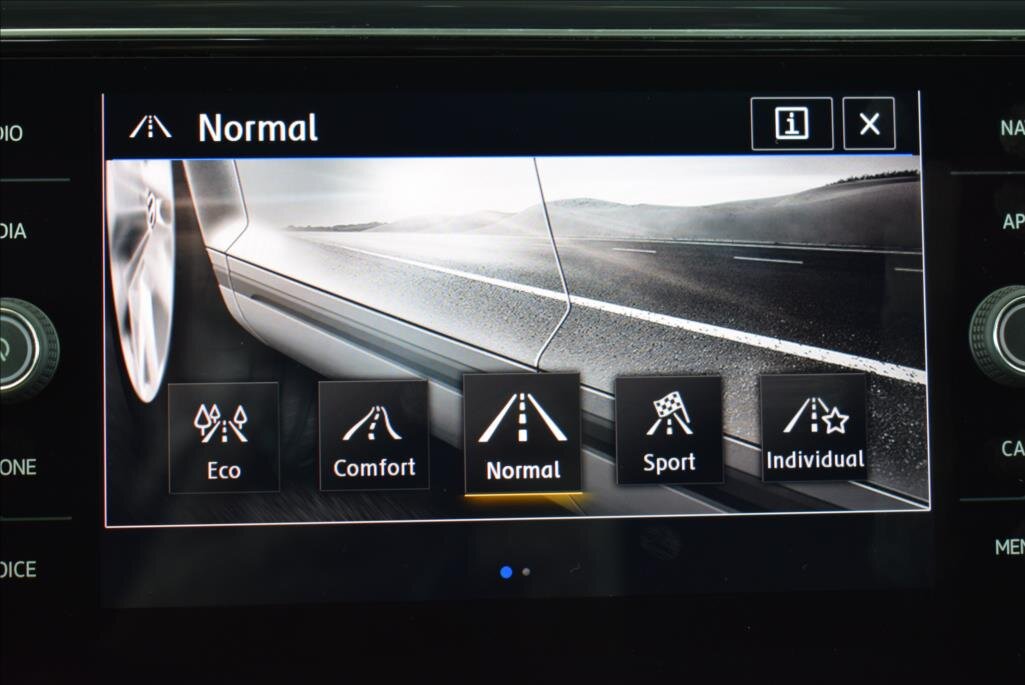 Volkswagen T-Roc SUV / Terénní 2,0 l 140 kw