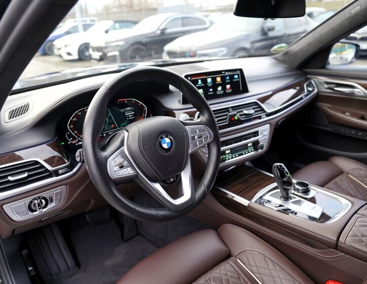 BMW Řada 7 24