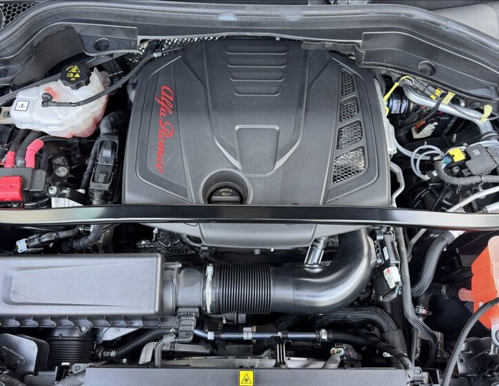 Alfa Romeo Stelvio SUV 2,0 l 206 kw