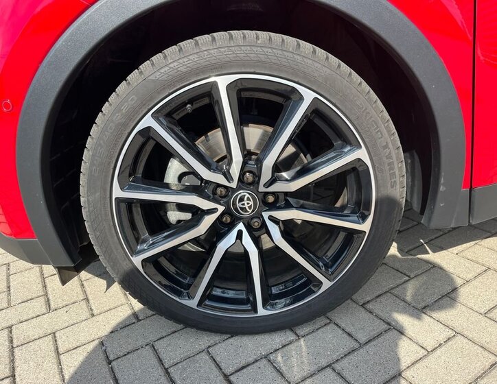 Toyota C-HR SUV / Terénní 2,0 l 112 kw